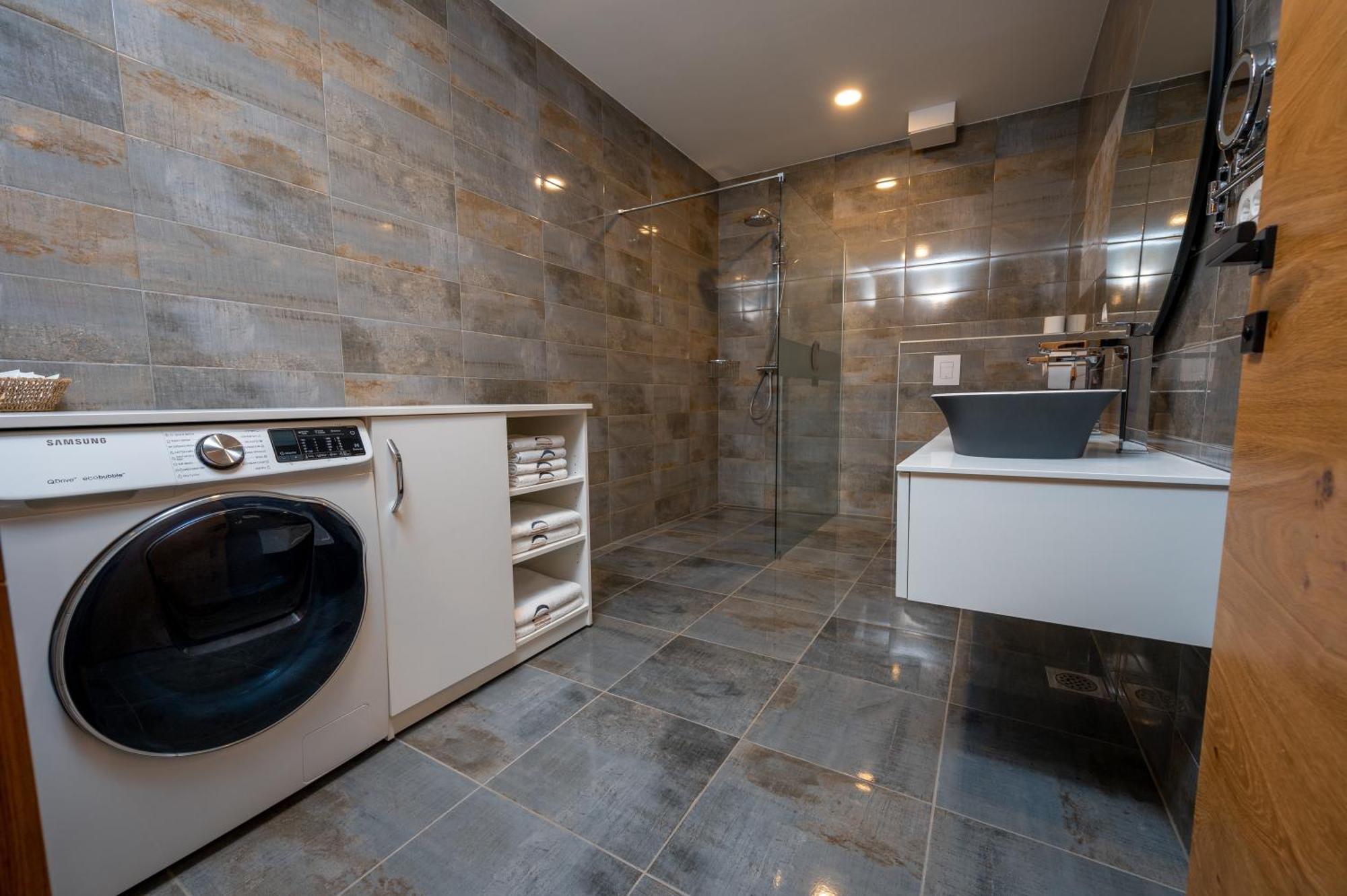 Cirus Apartments โคตเชวิเย ภายนอก รูปภาพ